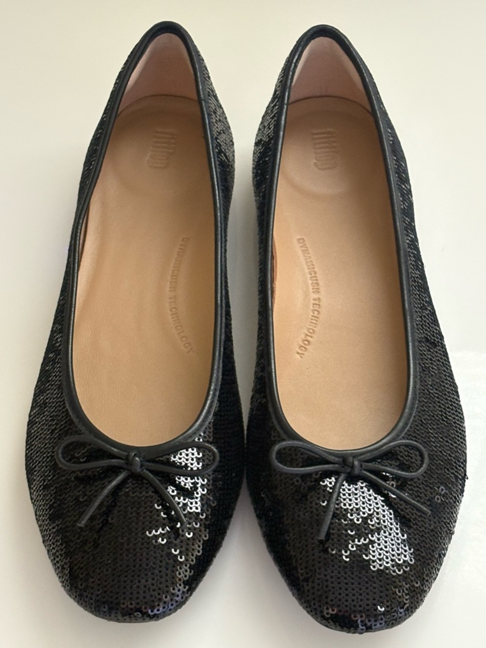 FitFlop Women's Black Bow Sequin Ballet Flats Dynamicush Technology in Size 7.5